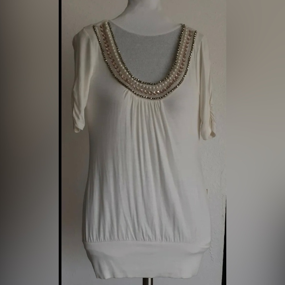 Studio Y women top short sleeve. Color:white. Size:small.